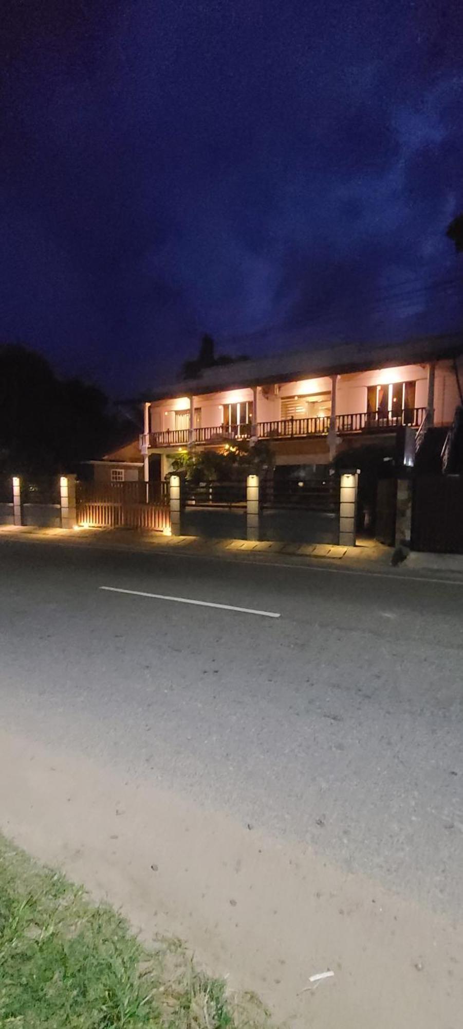 Gg Lodge Mirissa Bagian luar foto